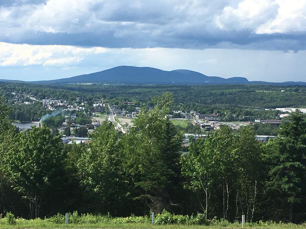 Les Soins De Vicky Hotel Lac-Megantic Ngoại thất bức ảnh